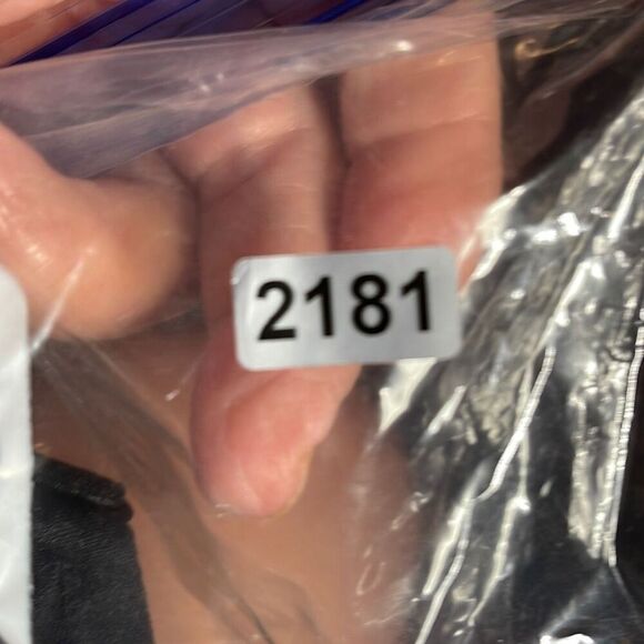 Puma size Medium black sport bra - Picture 6 of 6